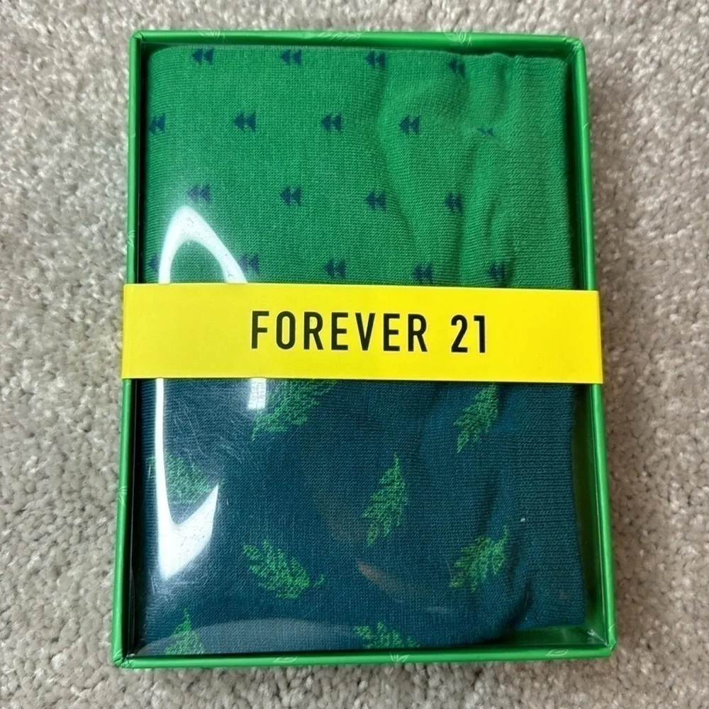 New in Package Bundle of 2 Packs - 4 Pairs Forever 21 Today's Mood Socks Sz 9-11